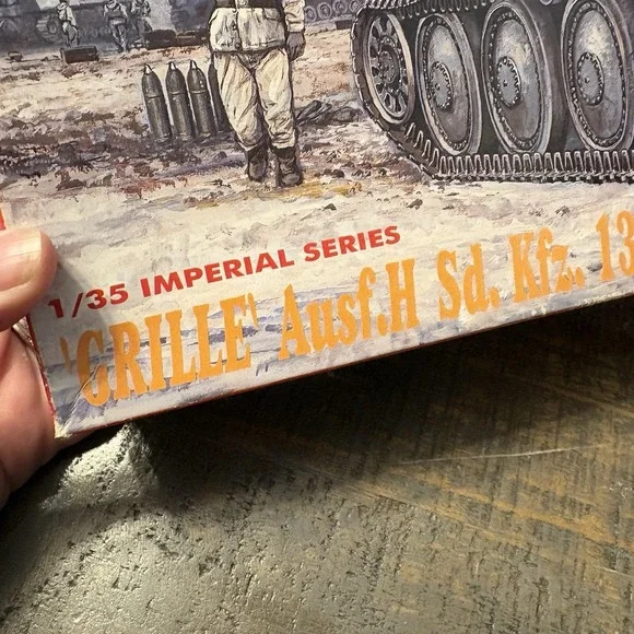 VTG Dragon 9004 Grille Ausf.H Sd. Kfz. 138/1 w/S.P. Gun Crew Plastic Model Kit - Picture 2 of 14